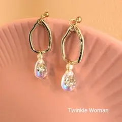 【オーロラ雫】ゴールドニュアンスフープ ピアス／イヤリング