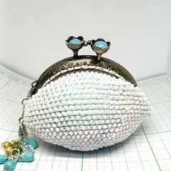 ハンドメード　ビーズがま口コインケース ホワイトピンクブルー　チャーム付き