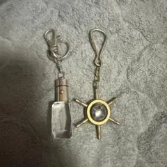 【レトロ】イルカのクリスタルキーホルダー　羅針盤キーホルダー　セット売り
