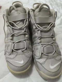 NIKE AIR MORE UPTEMPO スニーカーのサムネイル
