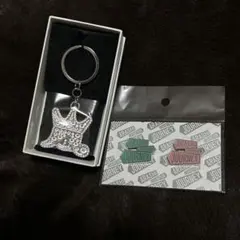 嵐を旅する展覧会 スワロフスキーキーホルダー シルバー ピンバッジ