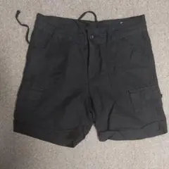 ユニクロ　黒 カーゴショートパンツ　S