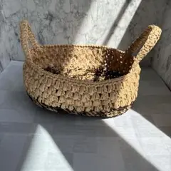 ストロー製ハンドル付きバスケット