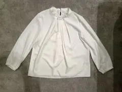 美品 グリーンレーベルリラクシング レディースホワイト長袖ブラウス タック金具付