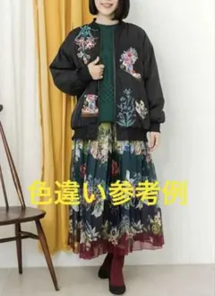 is ScoLar 花蝶刺繍 中綿入りブルゾン