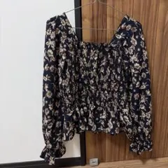 W closet 花柄 シャーリング 長袖 ブラウスのサムネイル