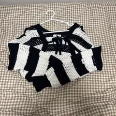 白黒ストライプ編み物カーディガン