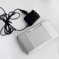 Y*O様 【ソフト2種つき】ニンテンドーDS シルバー 本体 充電器付き