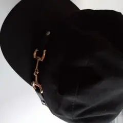 金具付きストラップの黒キャップ