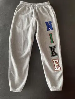 NIKE 刺繍ロゴ ジョガーパンツ グレー