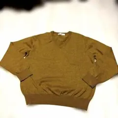 今日だけ価格。未使用品。ゴールデンベアマスタードカラーのウール混Vネックセーター