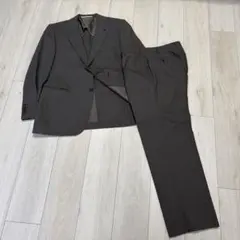 Jean Reno 브라운 스트라이프 패턴 셋업 수트