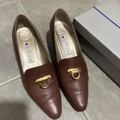 ダイアナ　パンプス　ローヒール　茶色　金具