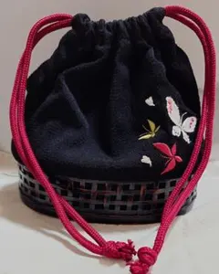 浴衣 籠巾着 蝶刺繍 黒 巾着バッグ 巾着 かご 籠 和小物 ちりめんのサムネイル