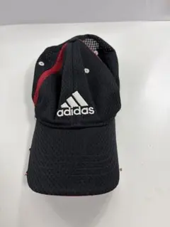 adidas キッズ キャップ ブラック レッド メッシュ
