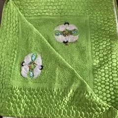 キルティングと鶴刺繍のベッドカバー