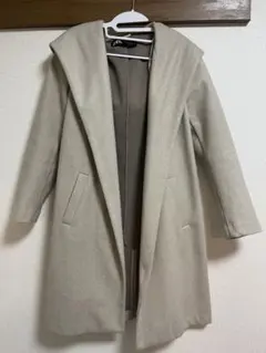 ZARAフード付きベージュロングコート