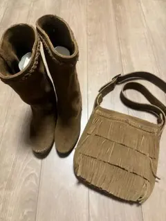 ミネトンカ ショルダーバッグ 本革 スエード フリンジ ブーツ ブラウン