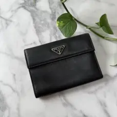 プラダ 財布 二つ折り サフィアーノ 三角プレート コンパクト Wホック