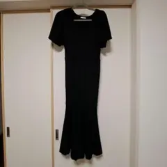 リゼクシー 黒ニットワンピース ロング 半袖 美シルエット タイトワンピ