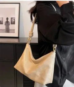 ベージュ ショルダーバッグ