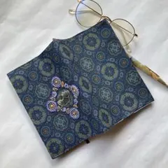 手刺繍　文庫本サイズブックカバー　ハンドメイド　猫