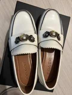 COACH ホワイト装飾ローファー　 6.5C 23.5㎝