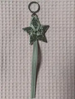 Dior 限定　星形キーホルダー グレー