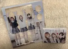 【値引き】NiziU ペンスタンドC＆ランダムスクエア缶バッチ リクマユカミイヒ