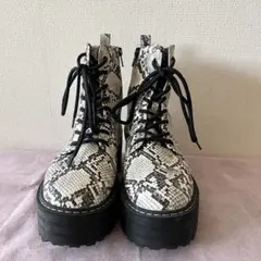 H&M レースアップブーツ　ヘビ柄　厚底　24cmのサムネイル