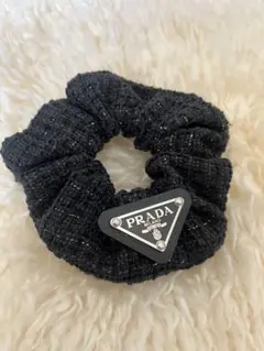 ❤️新品❤️ノベルティPRADAエンブレム　シュシュ✨黒✨ツイード生地✨大きめ