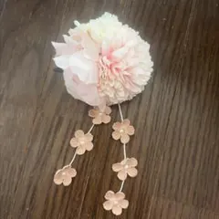 薄いピンクの花コサージュ