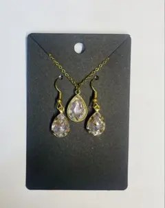 涙型クリスタル風石のピアスとネックレスセット