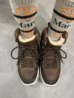 UGG ブラウンハイカットスニーカー