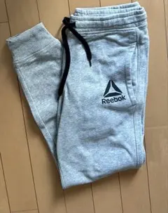 Reebok グレー ジョガーパンツ