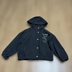 黒いフード付きカジュアルブルゾン