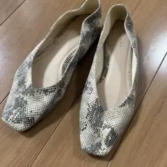 ヘビ柄スクエアトゥフラットシューズ　RANDA