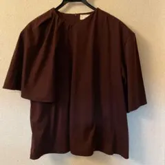 アキラナカ アシンメトリーデザインカットソー　フレア袖 Tシャツ 茶色 フリルのサムネイル