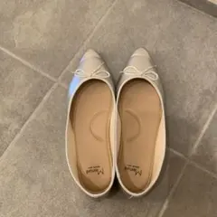 menue ふわカル ポインテッドトゥ バレエシューズ シルバー 26.5cm