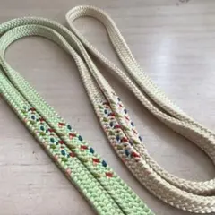 着物　帯締め　白・若草色の染め分け地　カラフル幾何学模様　正絹