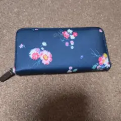 Cath Kidston 花柄 ラウンドファスナー 長財布のサムネイル