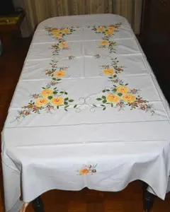 Fabris Giuliana イタリア製　円形テーブルクロス デイジー刺繍 Fabris Giuliana イタリア製 形テーブルクロス デイジー刺繍
