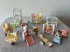 シルバニアファミリー まとめ売り　赤いクラッシックカー付き