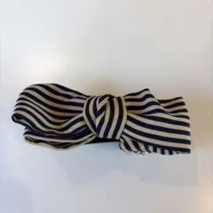 【送料込み&新品】白×ブルーの可愛いバナナクリップ⭐︎★