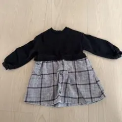 黒のスウェットとチェック柄ワンピース