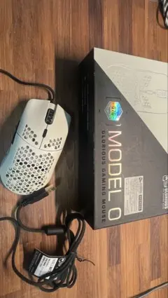 Glorious Model O ゲーミングマウス ホワイトのサムネイル