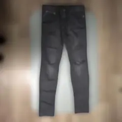 ダークグレー スキニーパンツ