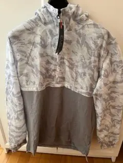 アンダーアーマー　ウインドブレーカー　サイズ MD