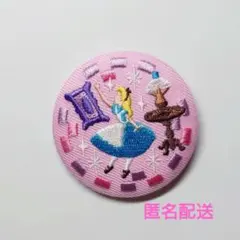 ディズニー刺繍缶バッジ　不思議の国のアリス