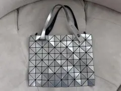 【美品】issey miyake BAOBAO バオバオ トートバッグ　シルバー 極美品】BAOBAOバオバオ☆ISSEY MIYAKE横長トートバッグシルバー